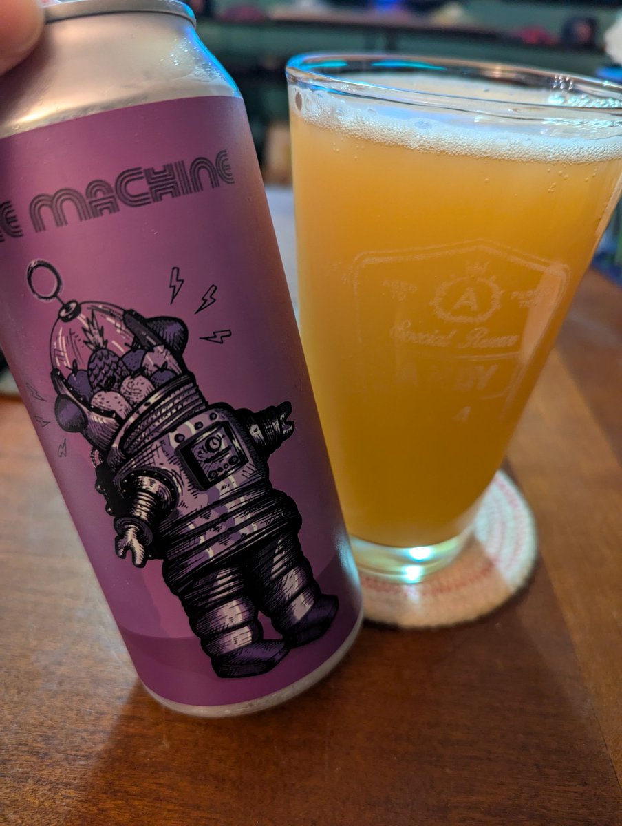 ASFreed's tweet image. Just a few days away from the TH Half &amp;amp; filling up on TH beers as training.

@TreeHouseBrewCo
#CraftBeer #CraftCans #ProperGlassware #mabeer #drinklocal #drinklocalbeer #ipa #dipa #beerofinstagram #beerstagram