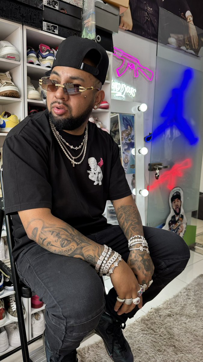 Sr. santos & Day sw 🍍 tweet media