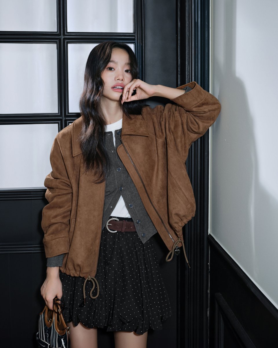 kuose_official's tweet photo. A subtle brown tone channels the calm essence of fall🍂
This jacket features a suede-like finish that feels smooth and cozy to the touch — offering warmth, texture, and effortless seasonal style.
KSS2509001(coming soon)
https://t.co/P6gtGbLZeG
#kuose #ksstyle #2025ss #OOTD https://t.co/hR2iB4aQZs