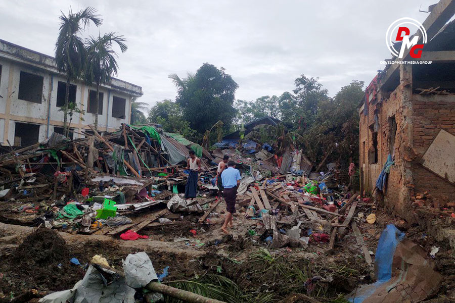 🚨 Breaking News: Junta Airstrike Kills Dozens of Students in Kyaukphyu

Kyaukphyu, Rakhine State — September 12

At least 17 students have been killed and more than 20 others injured after the Myanmar military junta bombed a private school dormitory in Tharyetapin Village,