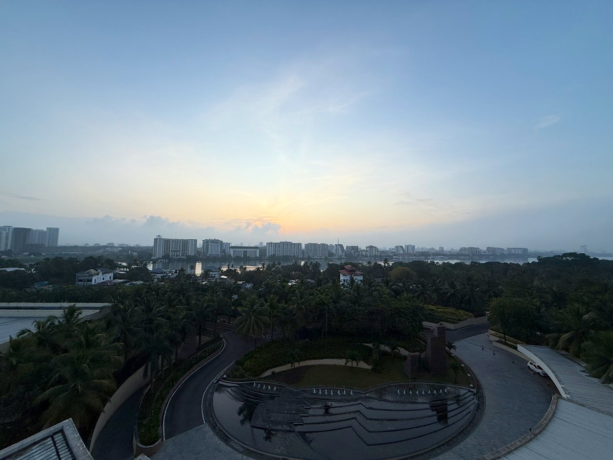 tanvirsadiq's tweet image. Hello #Cochin #kochi