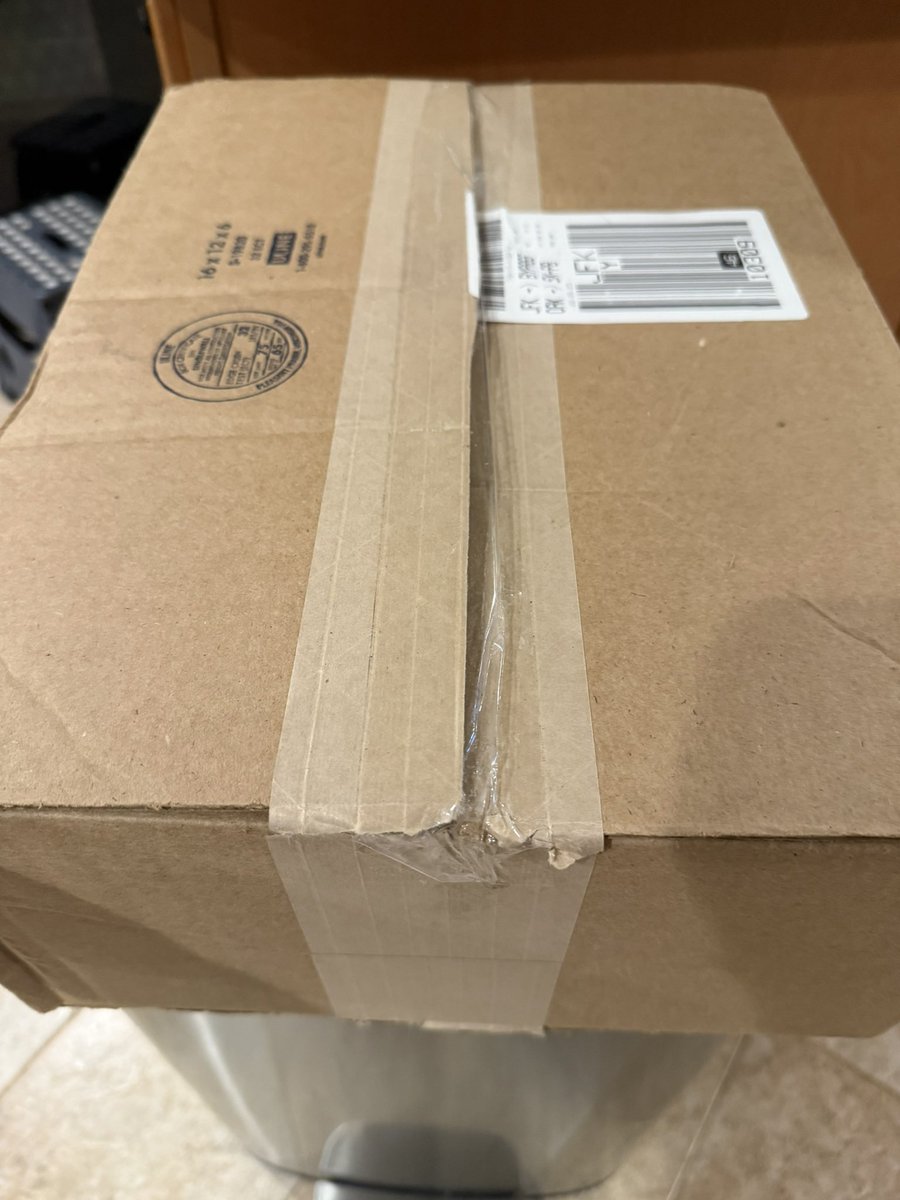 TayLeps_16's tweet photo. So I ordered a bag from @Poshmarkapp that was authenticated at their facility but when I received the package the bag was gone. It wasn’t stolen from my front step because I have video footage showing no one touched it and it was retrieved immediately. 

Has this ever happened? https://t.co/uwWUe9jP0j