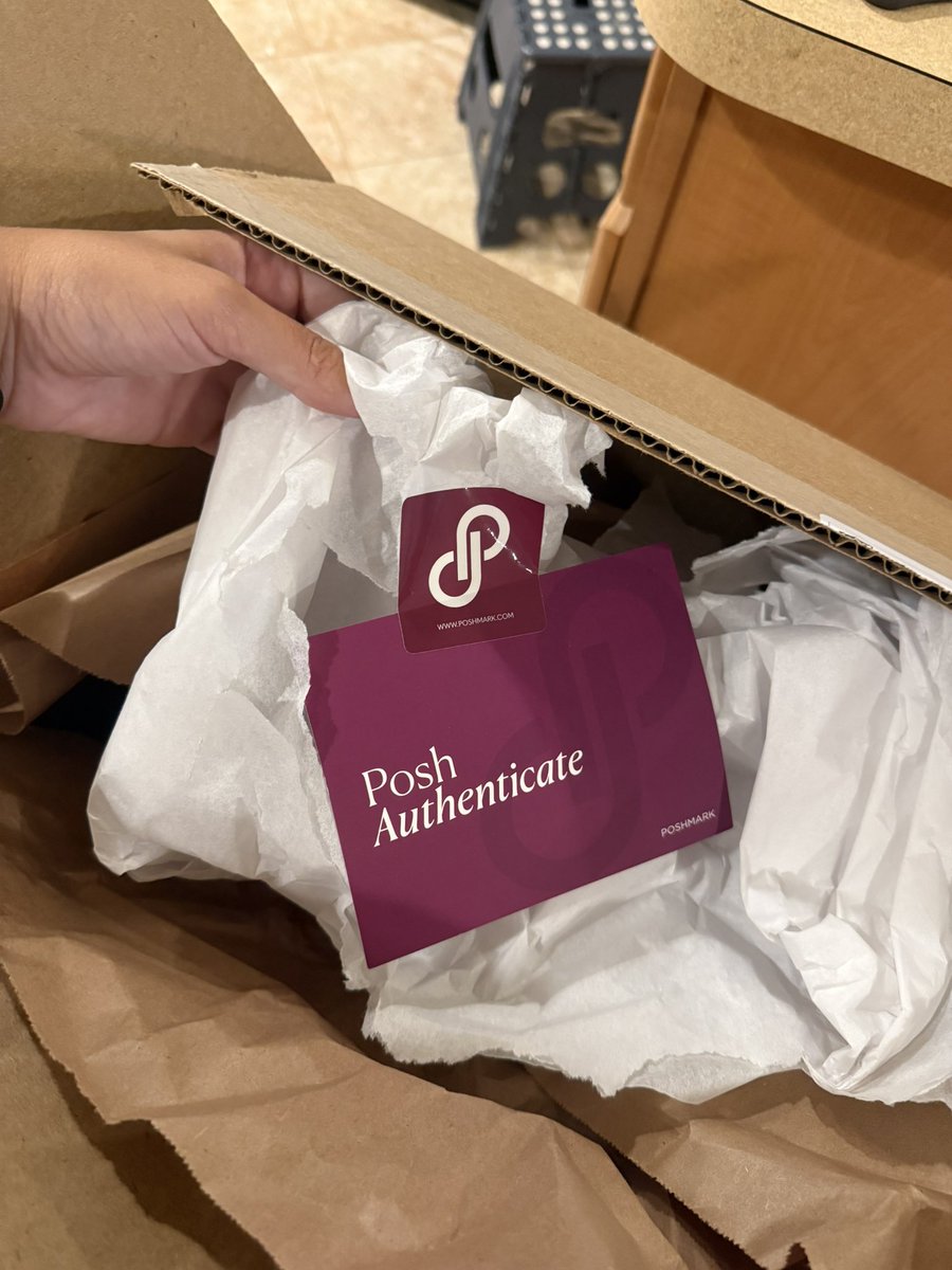 TayLeps_16's tweet photo. So I ordered a bag from @Poshmarkapp that was authenticated at their facility but when I received the package the bag was gone. It wasn’t stolen from my front step because I have video footage showing no one touched it and it was retrieved immediately. 

Has this ever happened? https://t.co/uwWUe9jP0j