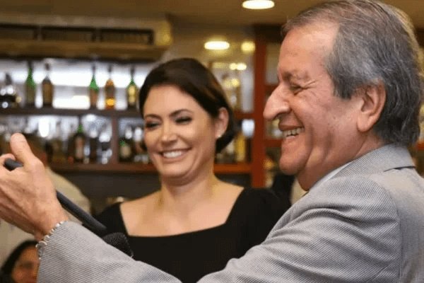 Michelle Bolsonaro e Valdemar comemorando após Bolsonaro ser condenado a 27 anos de prisão na Papuda ... 👀 👇