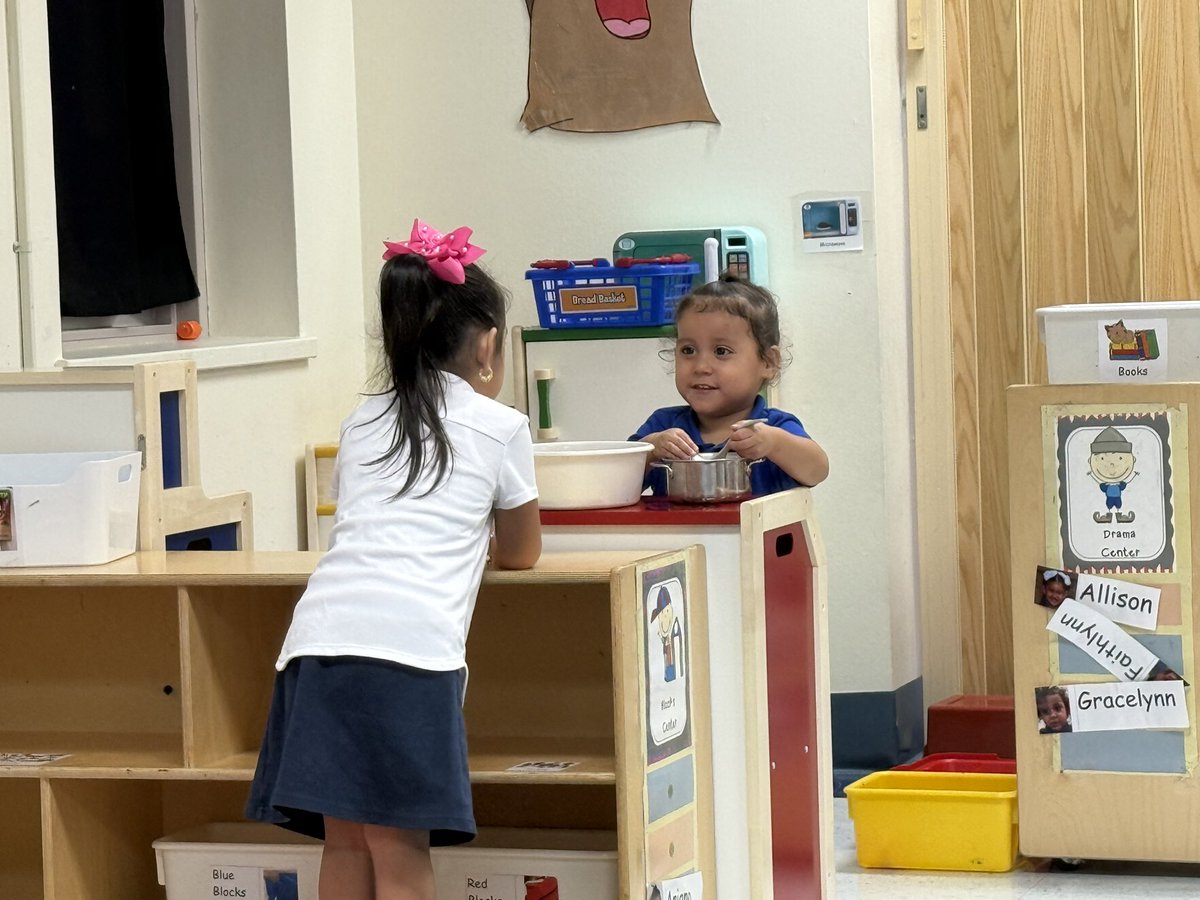 Guadalu74714705's tweet image. Loving the giggles in the kitchen 👩🏾‍🍳⏲️🥣

#OrtizSquad #DramaticPlay #Chef #Cook 

@LomaParkES @drjcarreon @saldana_lindsey @NnSolis 

♥️