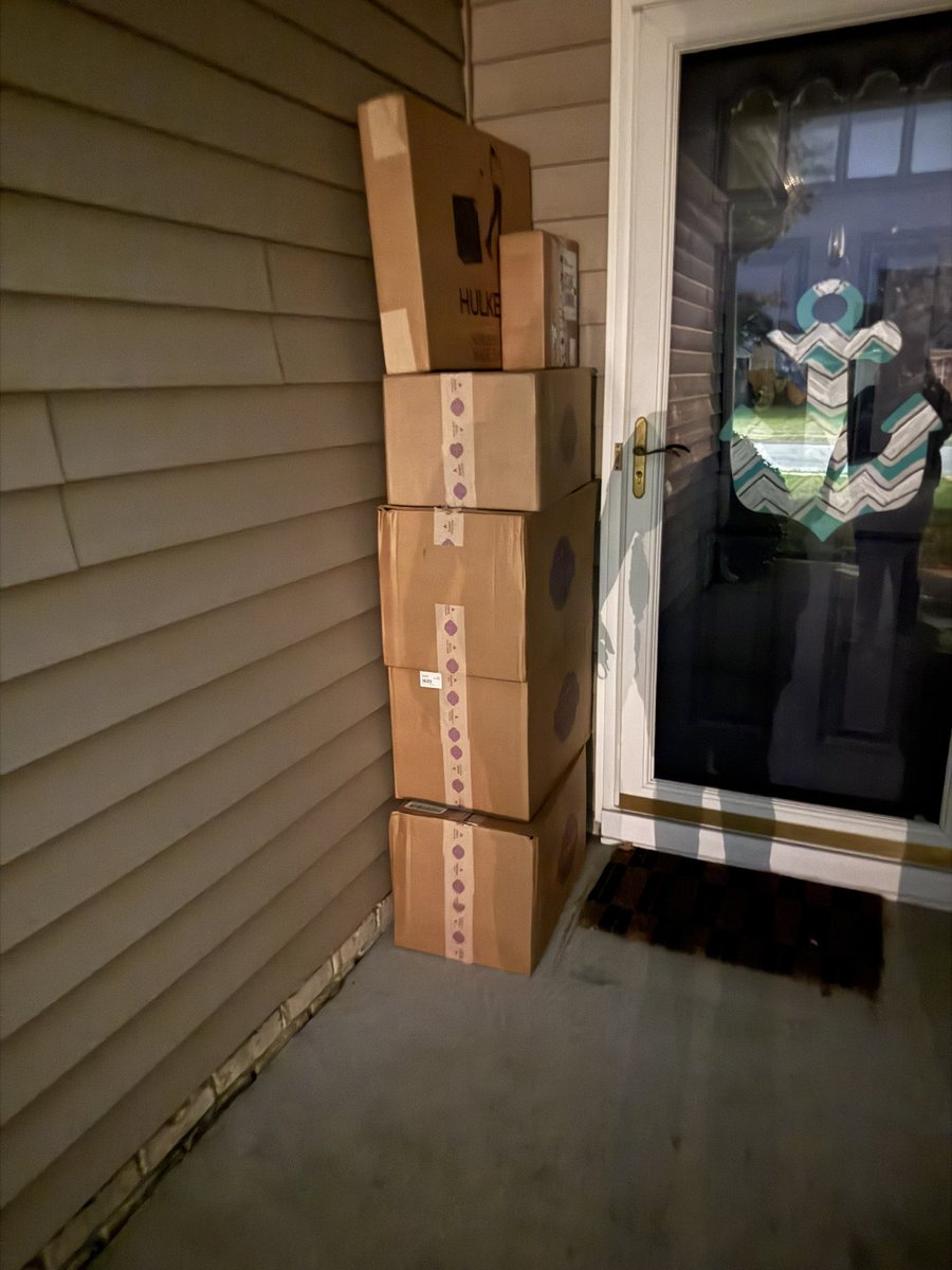 So thankful for the ppl who support my business. I’m going to be busy this weekend 🖤👻