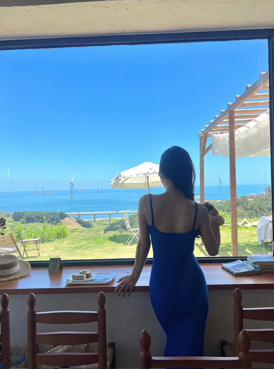 不装了摊牌了
我想当绿帽