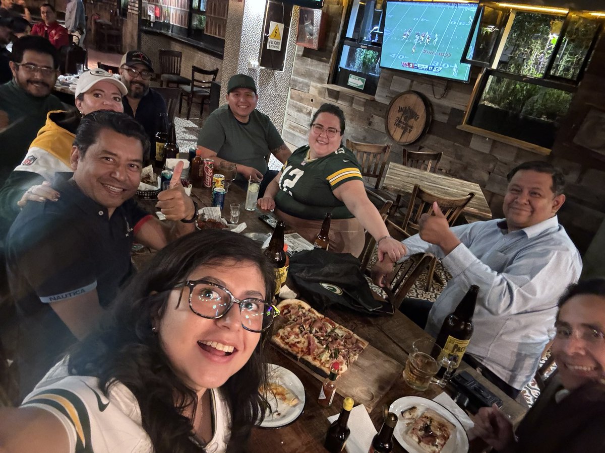 Cetbluee's tweet photo. @FOXImpactoNFL feliz cumple Omar https://t.co/SBsi9rEDsn
