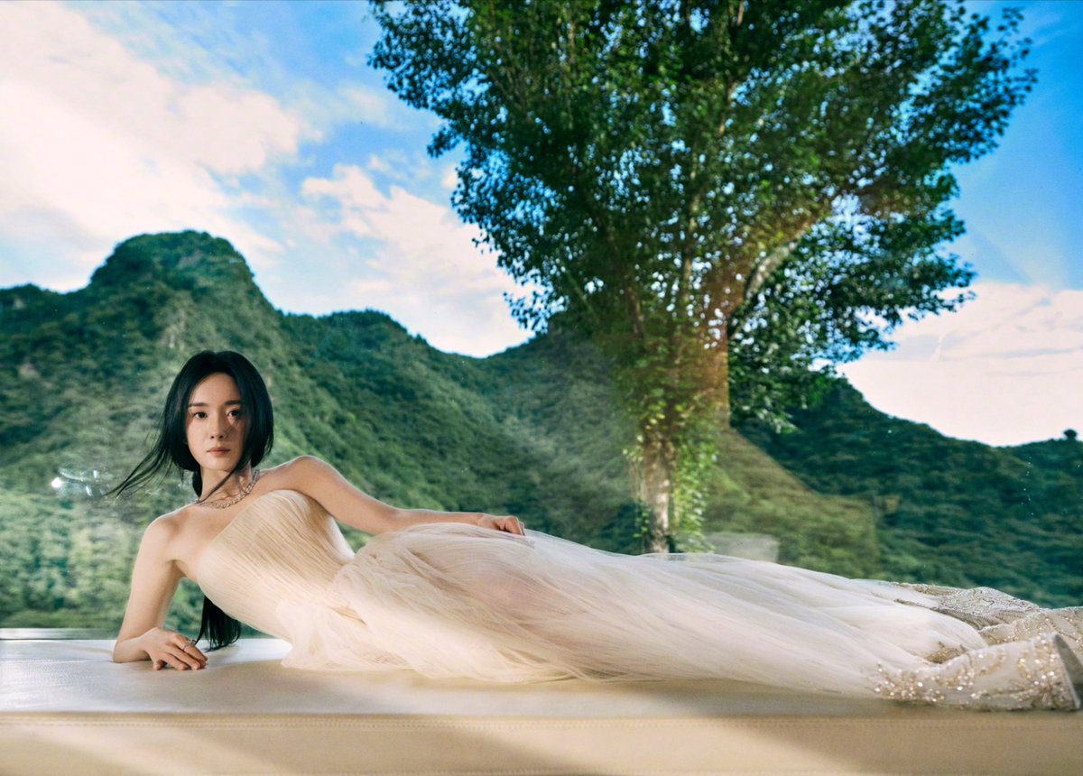 #YangMi studio share birthday photoshoot !! (5/5) 🫠❤️