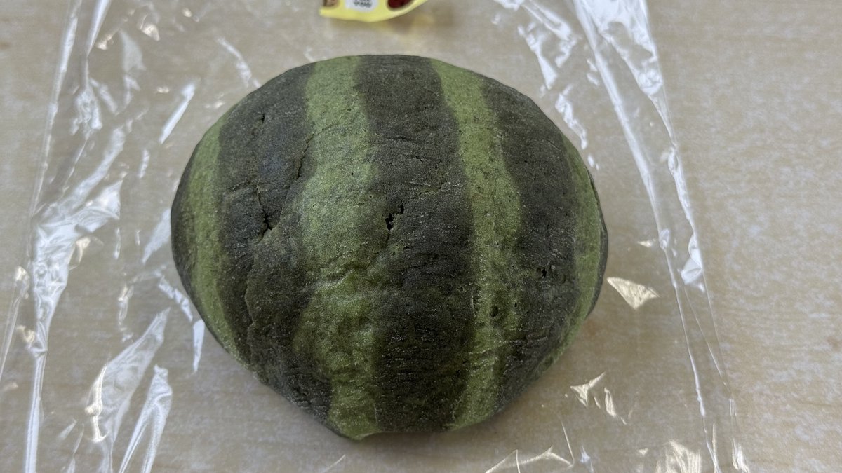 スイカパンですってよみなさん

スイカパン食べる？って言われる世界線