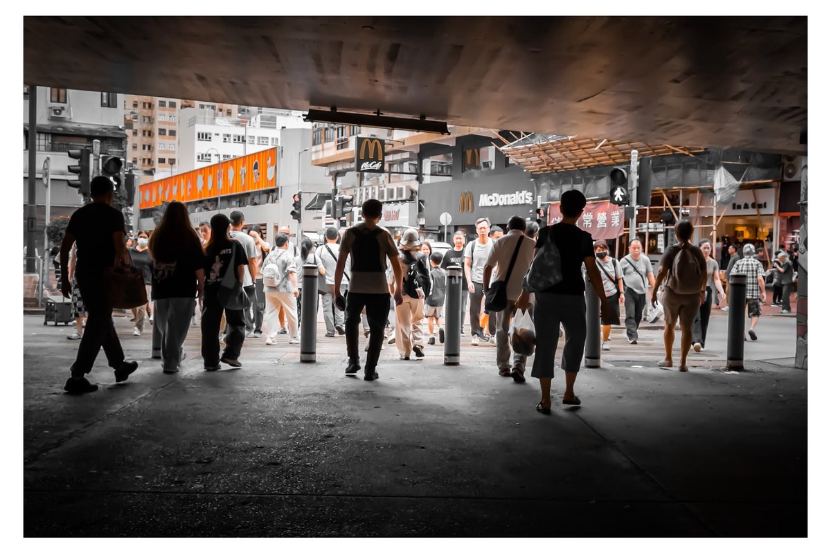 A passage gulps, then exhales to light
#hongkong