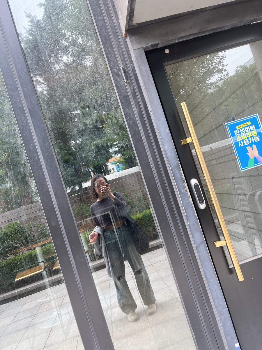 아침부터 병원 가야 해서 호다닥 준비하고 나와쯤, 
게다가 패드 수리도 하러 가야해서 에휴- 

근데 날씨 너무 선선한거 아님? 🤔🤔