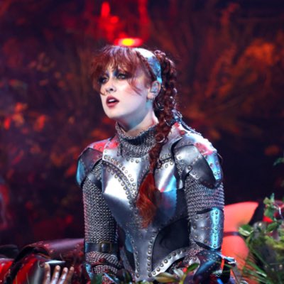 i love women in armor uwu