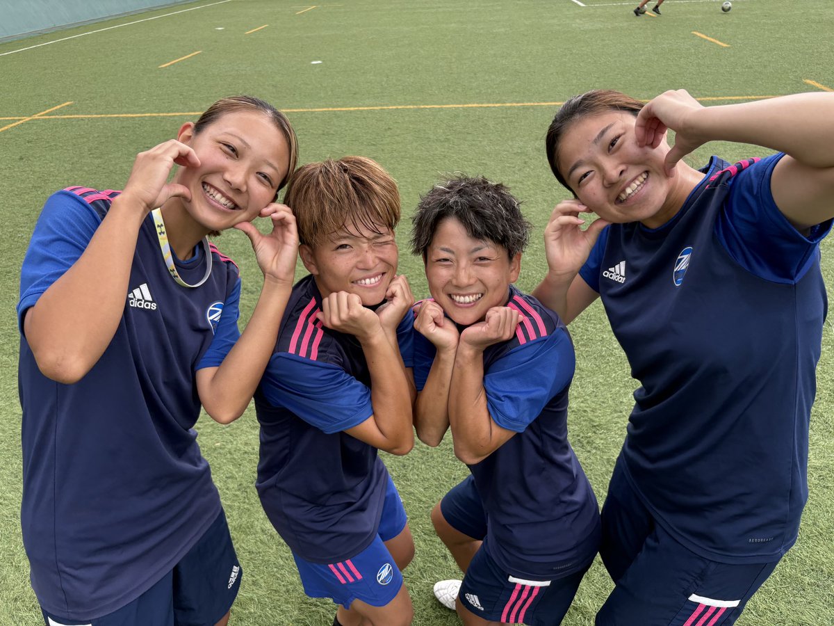 fcmz_ladies2017's tweet photo. 🔵⚪️
𝐊𝐲𝐮𝐧 𝐁𝐚𝐭𝐭𝐥𝐞💙🩷

みなさん、キュンっ💘な写真はどっち？🤔

⬅️内藤率いる社会人メンバー⇨RT🔁
➡️萩原と愉快な学生たち⇨いいね❤️

勝つのは…？🔥
🔁or❤️お願いします‼︎

#zelvia
#ゼルビアレディース
#ゼルビアキュン祭り
#0912横浜FC https://t.co/YVqGRCqqu7
