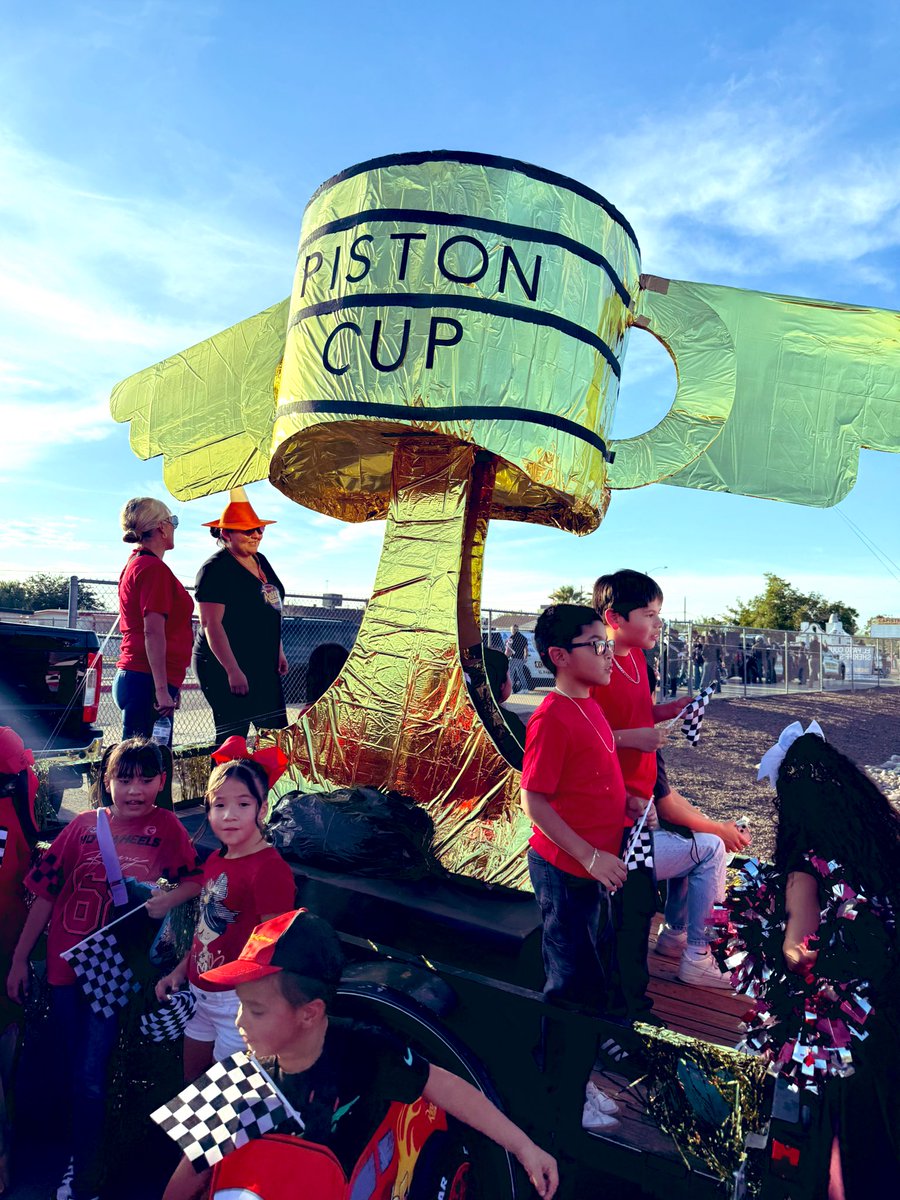 yeswarriors1's tweet photo. ⭐️YHS homecoming parade fun 🎉 Our YES students and teachers had a great time participating in all of the festivities! #HOCO2025 #bowsup 🏹 @AmyAlarcon23 @YsletaHS https://t.co/wP21Q1zYfS