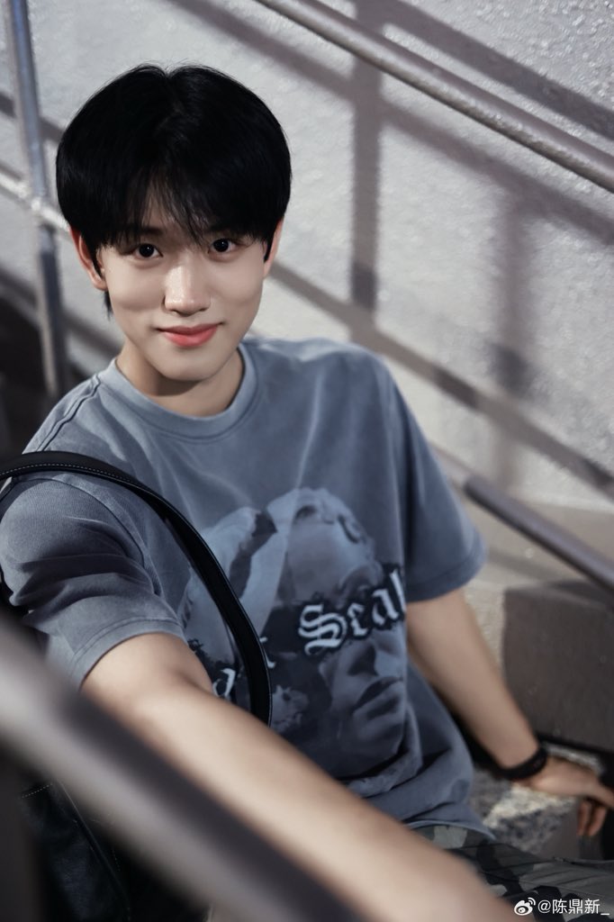 alldingxinth's tweet photo. ꒰ 11.09.25 ꒱
𝓧iN ─ 𝓦eib𝓸 &amp; 𝒊g 𝑼pdate (2)

📸😎
🔗 : https://t.co/8694b9uc0Q

♡ #ChenDingxin
#XIN #陈鼎新 #เฉินติ่งซิน ⟢ https://t.co/EbhVE4BI9o