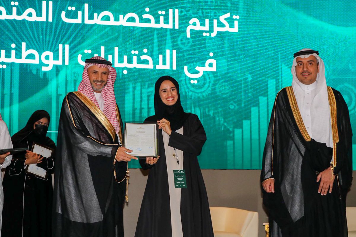 كلية الآداب tweet media