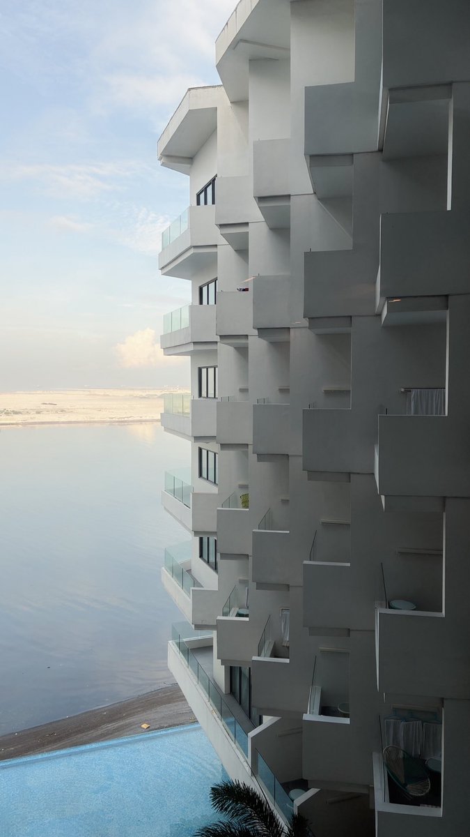 ronypoop's tweet image. 🙂