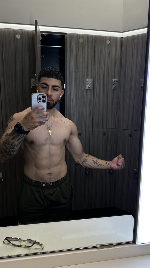 Bleuberrydon's tweet photo. Who said it’s Biceptember? https://t.co/EY3rEdslmh