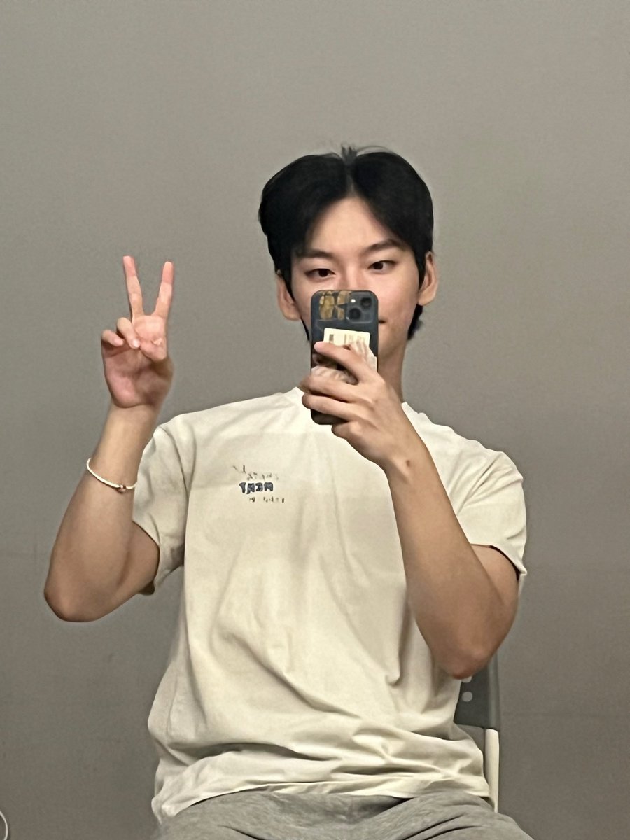 볼보이 이후 나의 최고 활력소💛
🍒=💛

이 속도라면 한 달에 100만원 도달할 듯..
그래도 우리 민혁님이 넘 좋은 걸 어떡해 ㅠㅠㅠ

#볼보이택틱스 #BallBoyTactics #염민혁