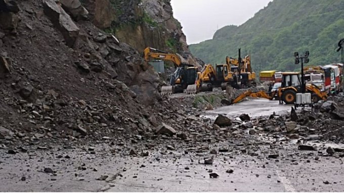 Niharra98749805's tweet photo. 🚨 Sikkim Tragedy 🚨
West Sikkim के Gyalshing में भीषण Landslide
👉 4 की मौत
👉 3 अब भी लापता
प्रकृति का तांडव थमने का नाम नहीं ले रहा! 🙏
#Sikkim #Landslide #Flood #westsikkim #landslide #rescue #BreakingNews #DisasterManagement
https://t.co/Vd5ar9iw46:- @JagbaniOnline https://t.co/eAlPNVyHEs