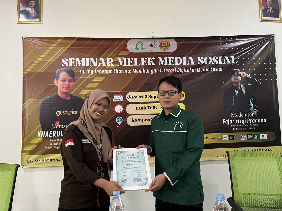 HMPS Perbankan Syariah Universitas K. H. Abdurrahman Wahid melalui departemen Media dan Informasi sukses mengadakan seminar bertema “Saring Sebelum Sharing: Membangun Literasi Digital di Media Sosial” pada Jumat, 5 September 2025 di Meeting Room Lt. 3 Gedung Perkuliahan.