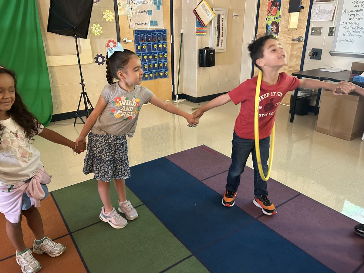 Mrs. Flores ⚓️💙 tweet media