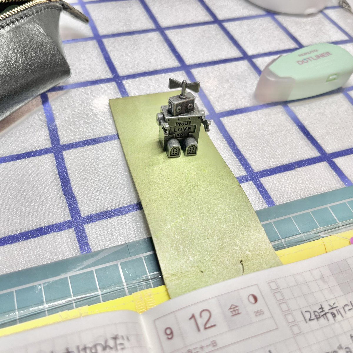 ほぼ日届いて早速G.O.R.-01さんにお世話になってる。
ノルドフェルドさんの栞抑えてもらうのに丁度いい重さ( ᎔˘꒳˘᎔)