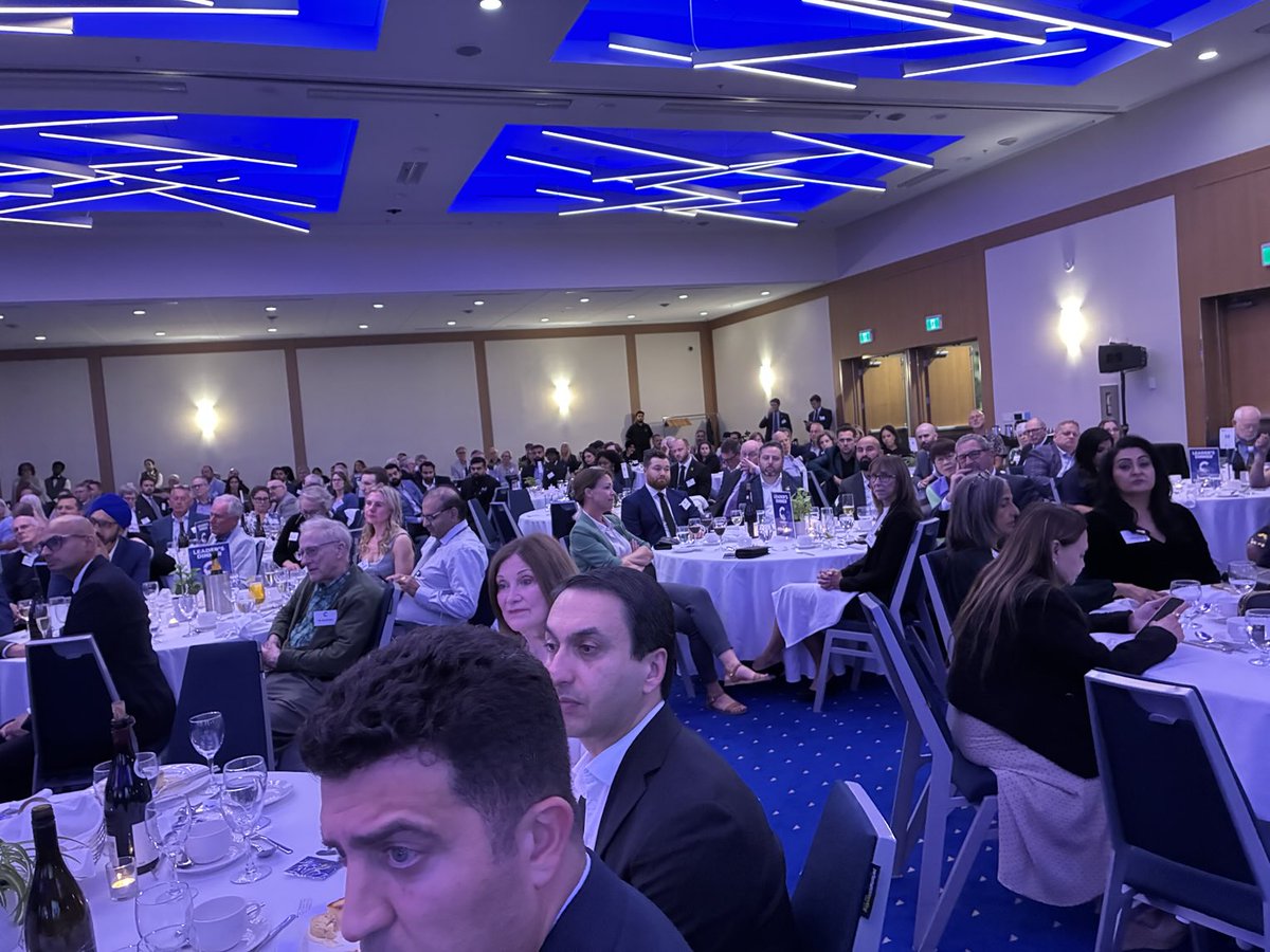 JohnCCoupar's tweet photo. Packed ⁦@WallCentre⁩ #Vancouver ⁦@Conservative_BC⁩ Leaders Dinner ⁦@JohnRustad4BC⁩ now speaking to a crowd of 400 plus tonight …amazing energy! https://t.co/hXIbWB9Xuw