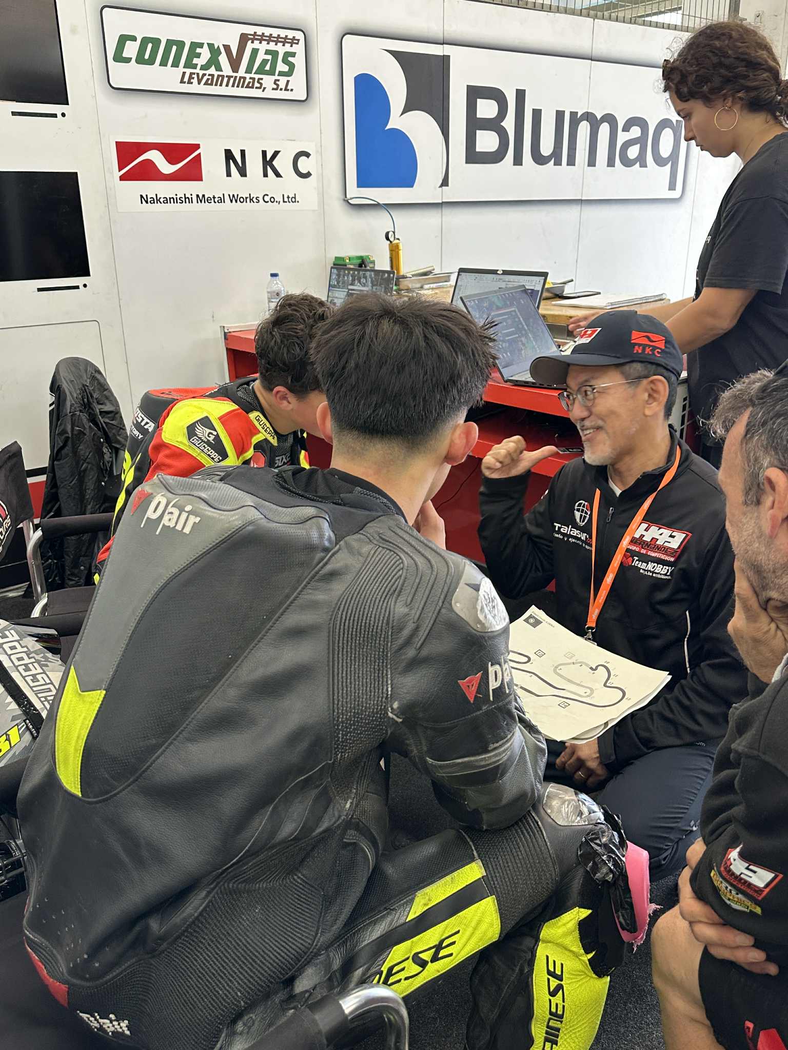 うえだしろう SHOEI X-Fifteenに加藤大治郎選手のレプリカモデル“DAIJIRO”が