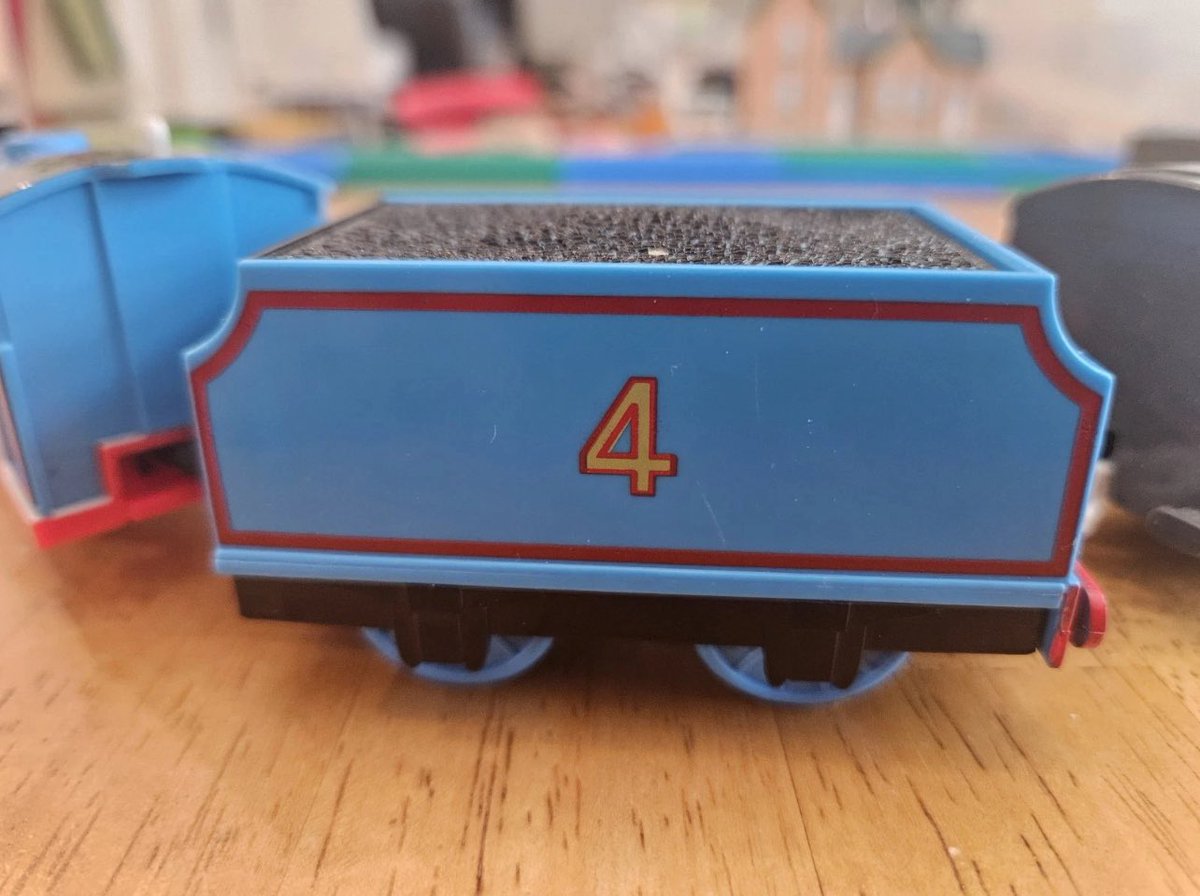 trackside06's tweet image. Was this like a transitional period where they had painted faces on the Plarail engines? I don’t see these often.
 If anyone has any info on the timeline of Tomy Plarail Thomas I’d really like to know