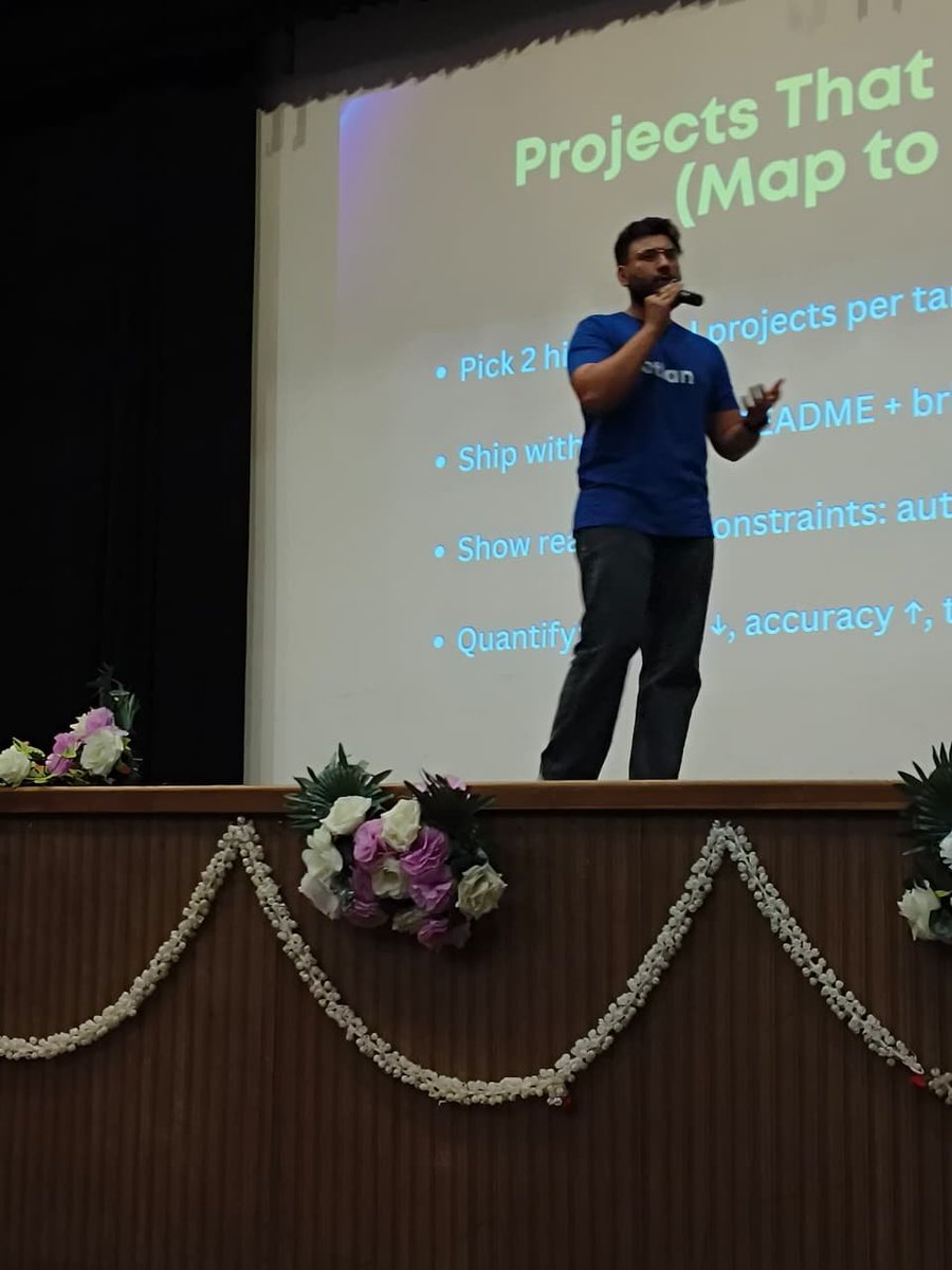 TheElixirTech's tweet image. ✨ We did it! ✨
The Blueprint: Resume Cheat Sheet was a huge success.
Mohd Jami, AI @ Atlan, shared insights on resume mistakes & must-haves, it was an engaging, fun & super insightful session.
@gfgabesec