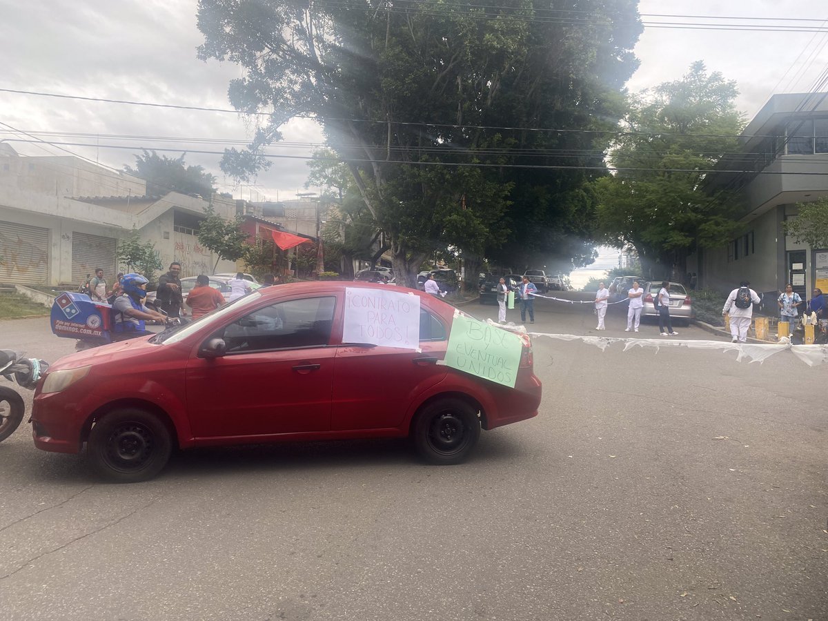 EventualesO's tweet photo. Se intensificarán acciones hasta que @martibatres de la cara y explique su corrupción @Claudiashein @RockAvilaISSSTE @reyesteran @MLS_censura @salomonj #oaxaca https://t.co/YgVU7p4gfn
