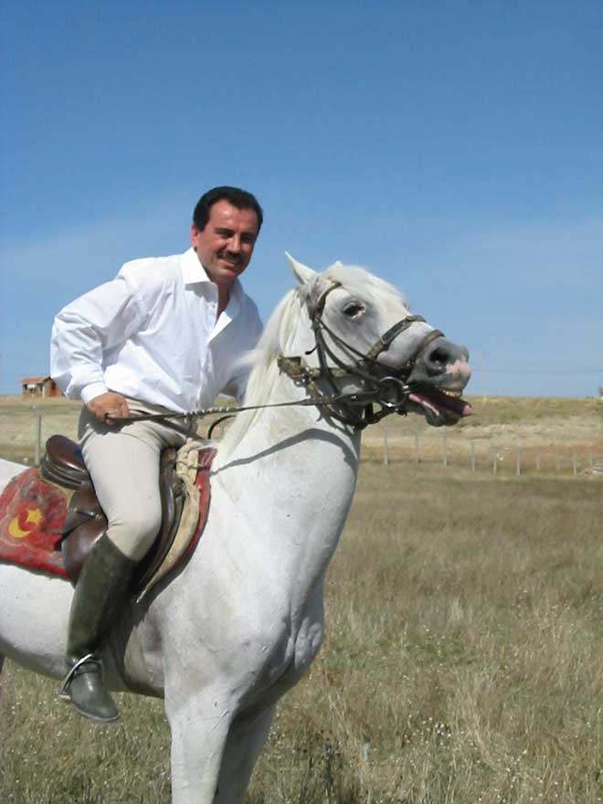 "Namlusunu millete çevirmiş tanka selam durmam..!” 

▪️ Muhsin Yazıcıoğlu  

Cenâb-ı Mevlâmız gâni gâni rahmet eylesin, mekânı cennet, makâmı âli olsun inşaAllah... #12Eylül