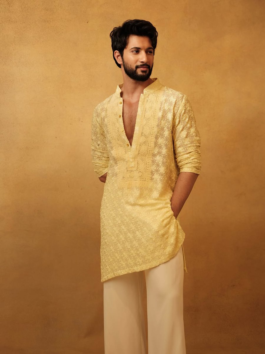 filmfare's tweet photo. #RohitSaraf looks effortlessly charming in this traditional look in a stunning kurta. 💛

#Celebs https://t.co/vG66ftf7nD