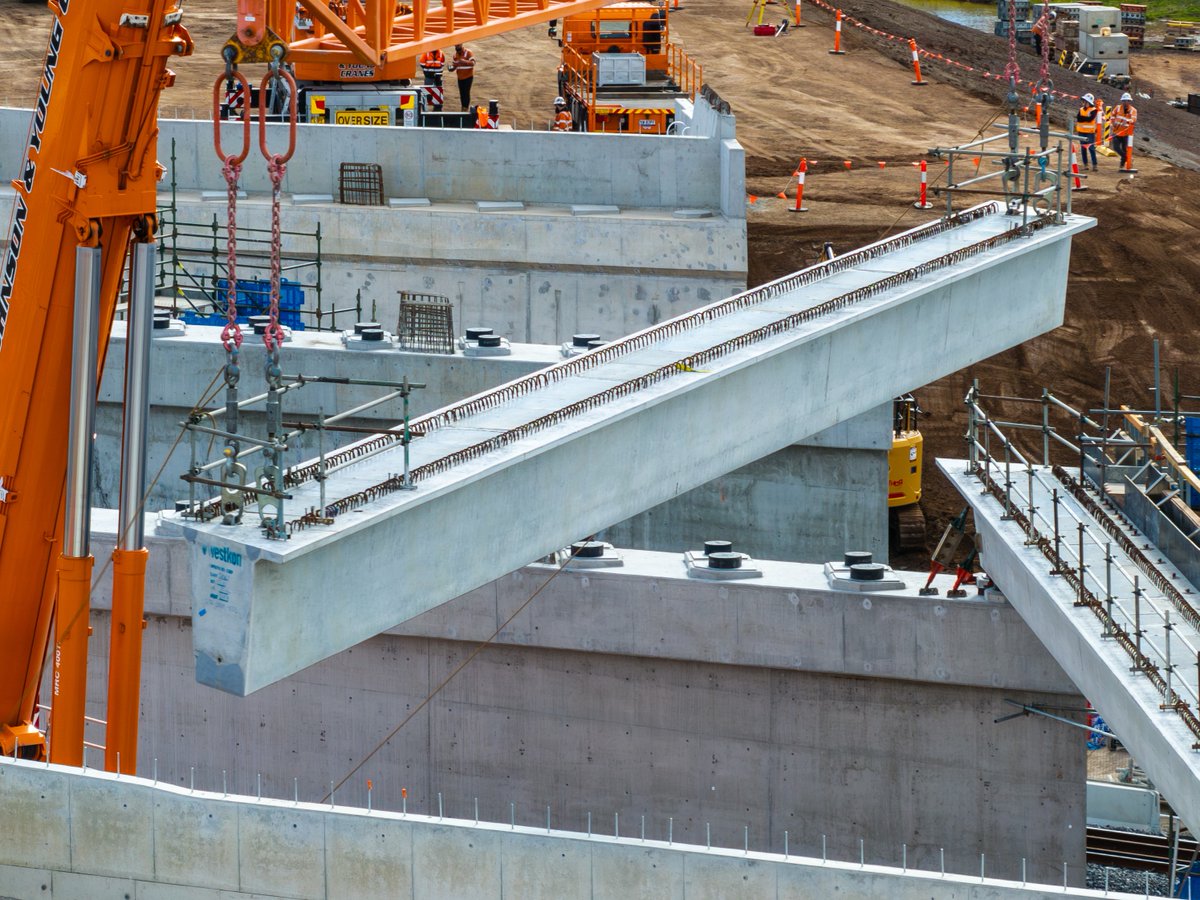 ⚡️ Full beam ahead in Truganina!

👷 Our crews installed the first 9 beams, with help from 2 giant 750T cranes, that will form the new Hopkins Road bridge over the rail line.

➡️ Read more: bit.ly/4lZna6K
