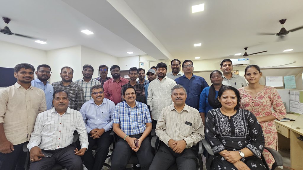 SwachhaAndhra's tweet image. 🌍 Strengthening #SBM2.0 🌱
Sri B. Anil Kumar Reddy, MD #SwachhaAndhra, inaugurated a 4-day Induction &amp;amp; ToT for PMU &amp;amp; field staff of Saahas &amp;amp; WASH Institute. He stressed capacity building on SWM, used water &amp;amp; #IEC to accelerate outcomes. Let’s build cleaner, sustainable cities!