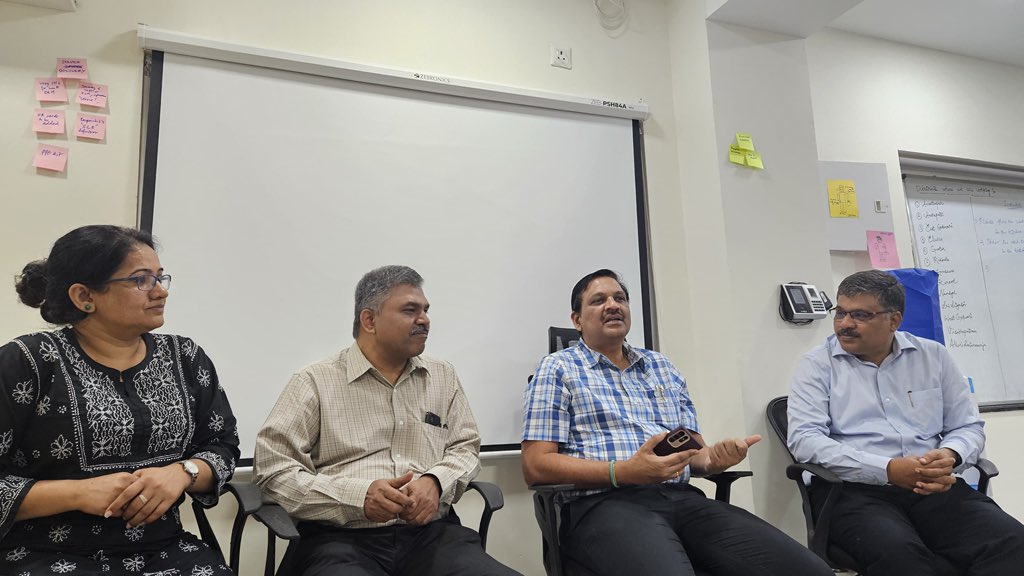 SwachhaAndhra's tweet image. 🌍 Strengthening #SBM2.0 🌱
Sri B. Anil Kumar Reddy, MD #SwachhaAndhra, inaugurated a 4-day Induction &amp;amp; ToT for PMU &amp;amp; field staff of Saahas &amp;amp; WASH Institute. He stressed capacity building on SWM, used water &amp;amp; #IEC to accelerate outcomes. Let’s build cleaner, sustainable cities!