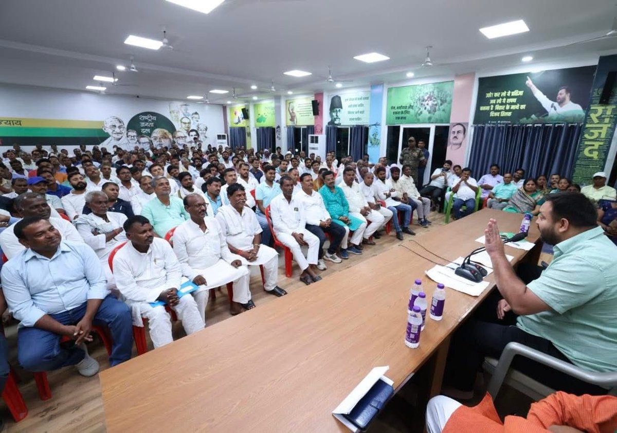 संवाद-समाधान
सेवा और सत्कार!

मधुबनी के साथियों संग सार्थक व मधुर चर्चा!  #TejashwiYadav #Bihar #RJD #india