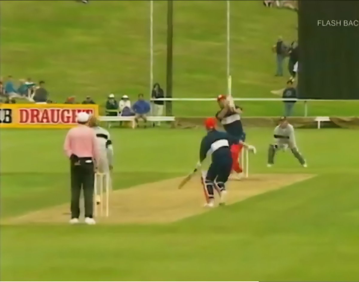 WSCupCricket's tweet photo. #KitWeek Borrowed gear https://t.co/7PZoFQbS4l