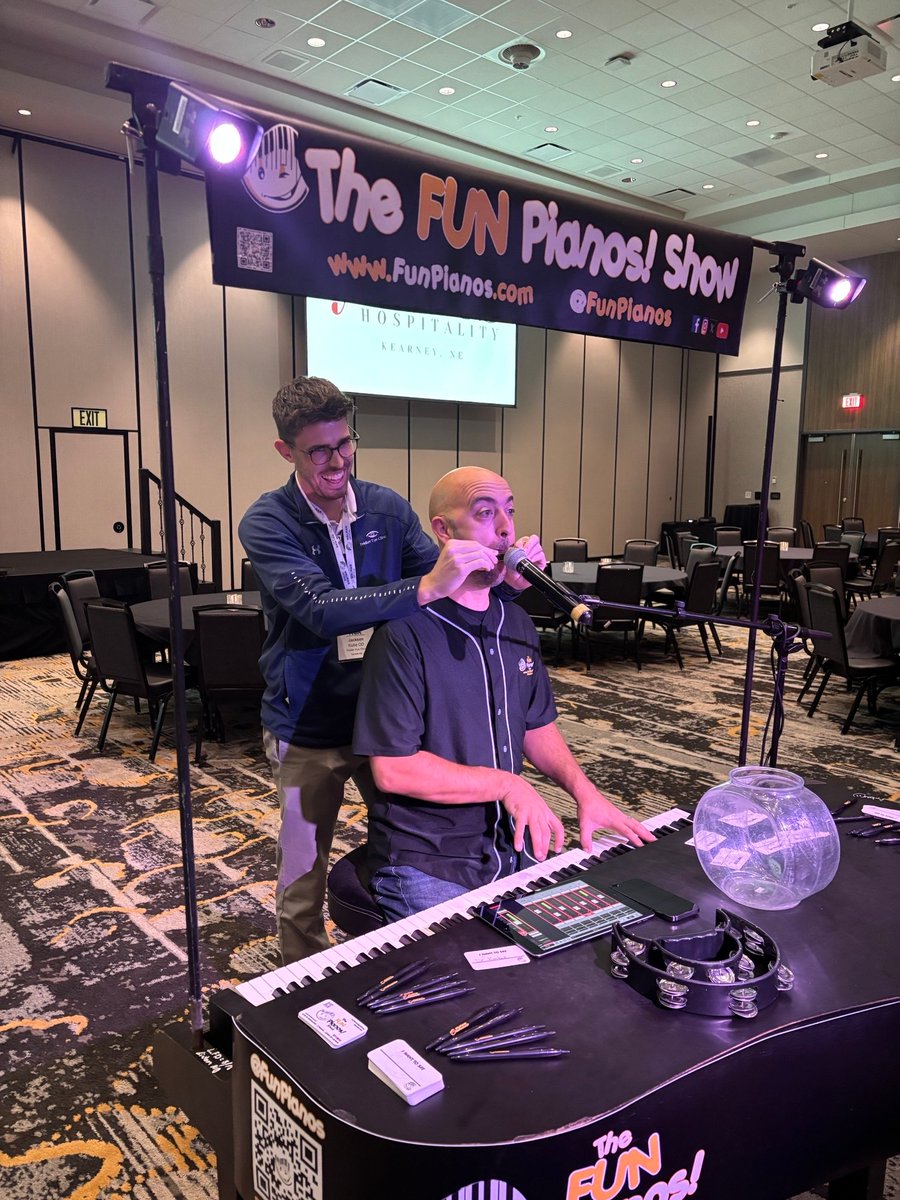 The day was wrapped up with a show from The Fun Pianos Show, with drinks sponsored by EssilorLuxottica. We will see you in the morning!

#eyecon25