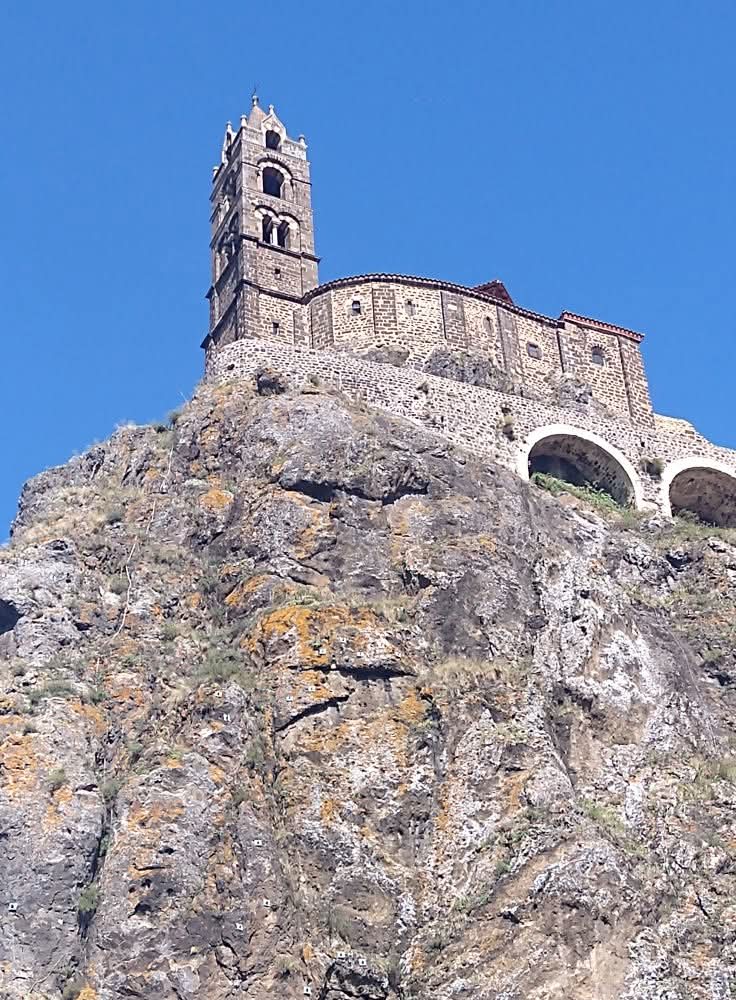 Bonjour et bonne journée ensoleillée ou sous la pluie les amis 🌞🌞 ici à Lille il pleut 🌧🌧
#PuyEnVelay  #France 🇫🇷