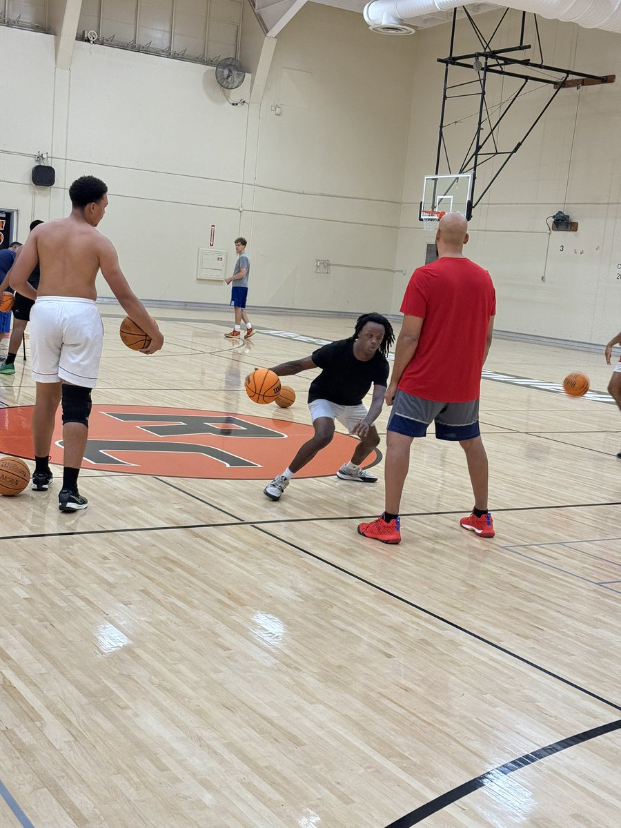 Reedley Mens BBall tweet media