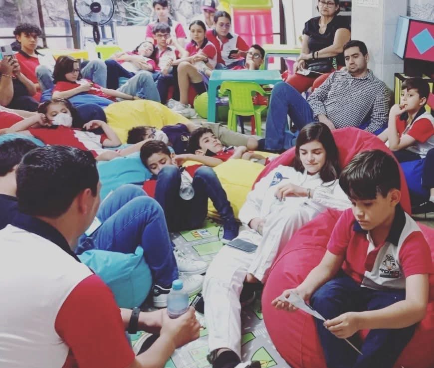 astrogio1994's tweet photo. Sabías que en Neiva 🇨🇴 hoy hace 3 años se inauguró un salón de #robótica espacial ? Los niños le colocaron mi nombre, y hasta el día de hoy ha sido el lugar donde crece la imaginación y se inspira a las nuevas generaciones. 
#STEM #Aerospace #SpaceCompetition #SERASpace https://t.co/YDlqgAf2sJ