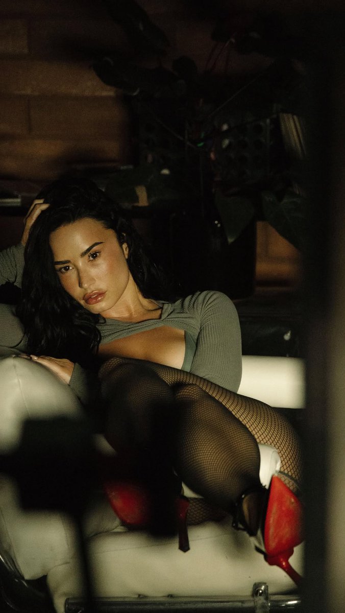 portallovato's tweet image. Demi Lovato para o clipe de “Here All Night”. ❤️‍🔥