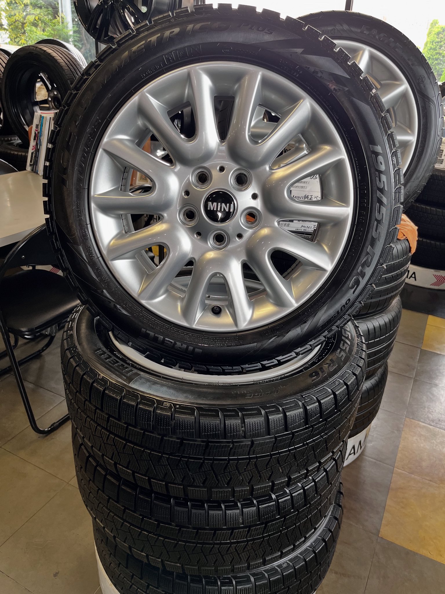 F55 ミニクーパー　スタッドレスタイヤ　ピレリ　175 65 15 バリ山 F55 ミニクーパー スタッドレスタイヤ ピレリ 175 65 15 バリ山 MINI