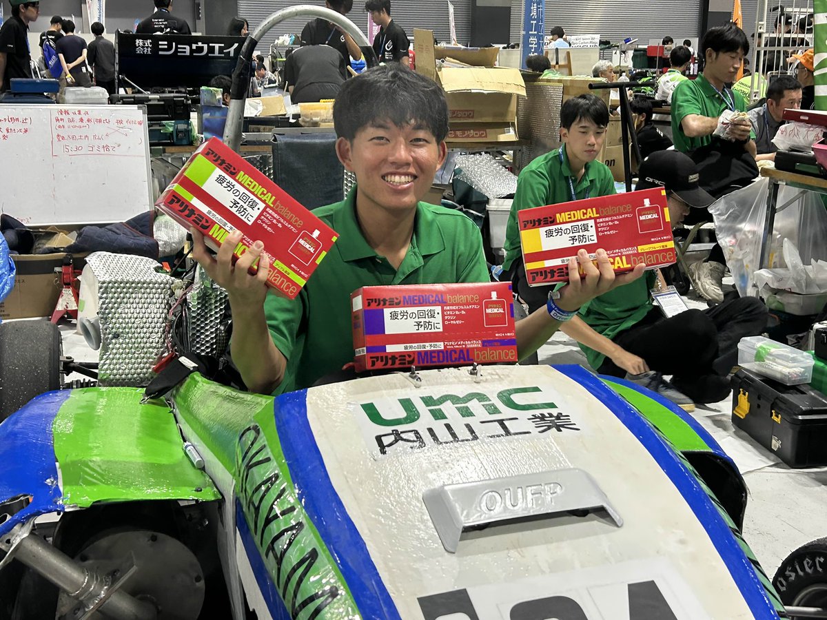 内山工業株式会社様から差し入れを頂きました！

エンデュランスも終え、部員一同で美味しくいただきます!!

この度はありがとうございました!!

 #内山工業 #UMC #fsae #学生フォーミュラ #岡山大学 #OUFP