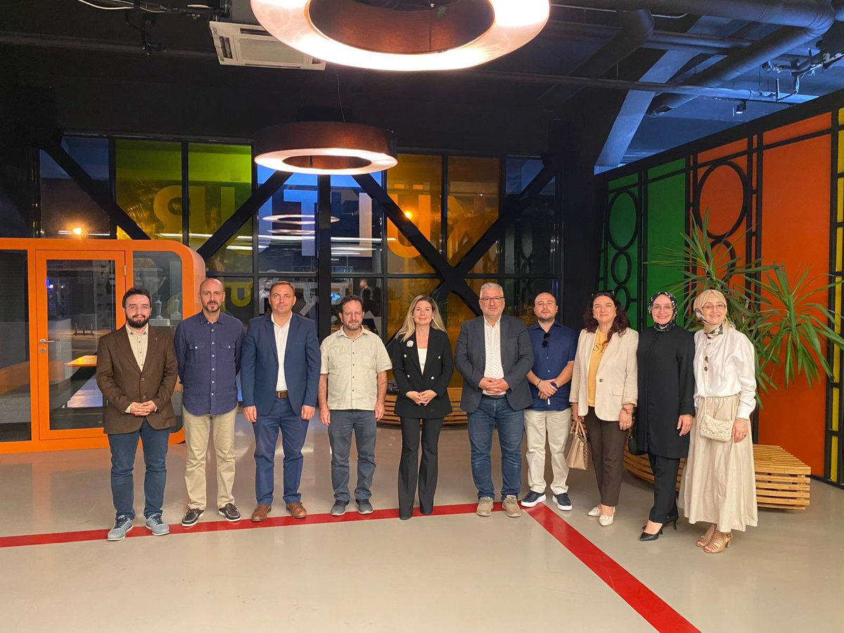 Sakarya Büyükşehir Belediyesince düzenlenen “Türkiye’de Darbeler ve Demokrasi” söyleşisinde konuşmacı olarak yer aldım. Sakarya Büyükşehir Belediyesi Kültür Sanat Daire Başkanı Sayın Alpay Şirin başta olmak üzere herkese teşekkür ederim.<a href="/sakaryakultur/">Sakarya Kültür Sanat</a>