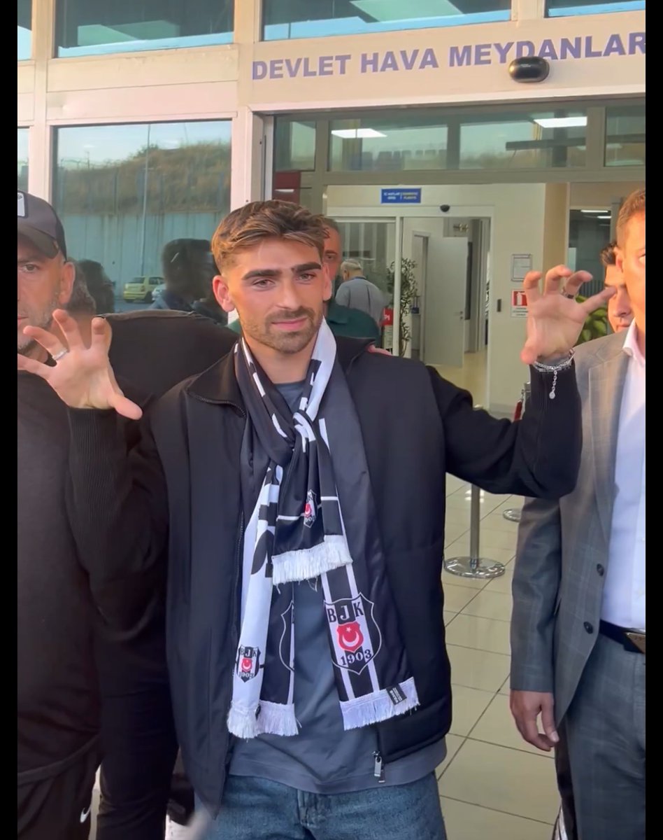 KazimGunal's tweet image. Beşiktaş’ın yeni transferi Jota Silva’dan ilk kartal pençesi geldi! 🦅🦅🦅
#besiktas #transfer #kanat #jotasilva