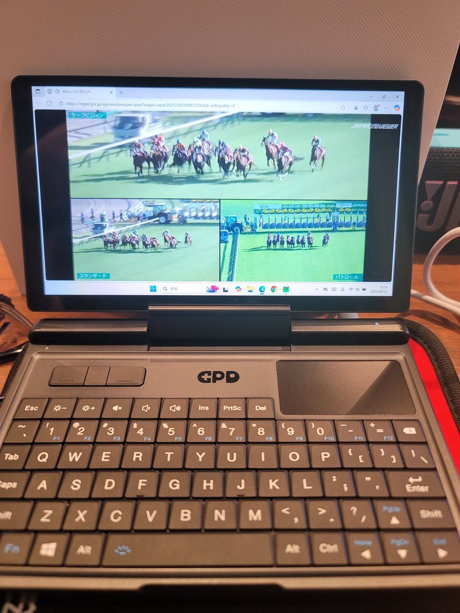 shigemiyo's tweet photo. "#MicroPC2"のセッティング終了。競馬のデータベースソフト"#TARGET"も入れて過去データはダイナガリバーが勝った1986年から、レーシングビュアーも繋いで古いものはG1はあり。競馬道オンラインのデータも入れて予想も完璧。競馬好きには最高、大きさも老眼除けば理想。これで馬券が当たればな
#競馬 https://t.co/aN6CbCnweS